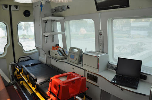 阿克苏救护车内部